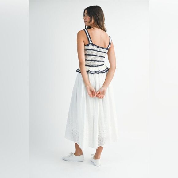 Elegant White Maxi Crochet Dress - Picture 8 of 11